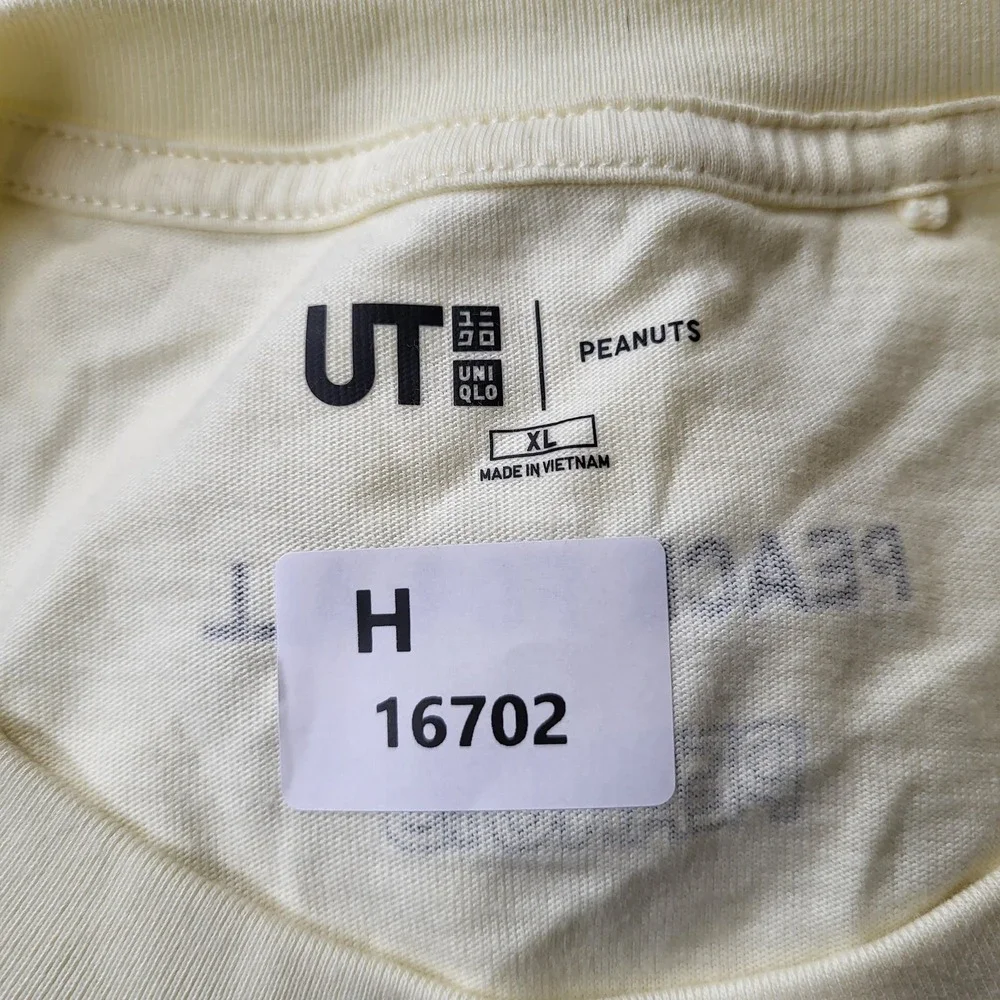 Uniqlo x Peanuts Men Shirt XL‎ Cream Graphic Print Peanuts Characters Love